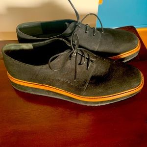 Vince suede men’s style brogue, barely worn. Black suede
